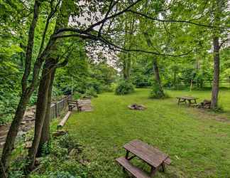 Others 2 Tranquil Creekside Tiny Home in Dutch Country