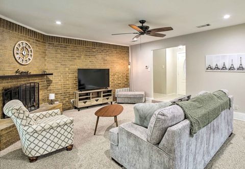 Others Richardson Abode w/ Fireplace, Fenced-in Yard