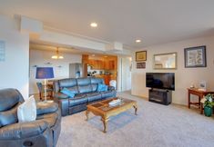 Others 3 Waterfront PNW Escape w/ Deck & Beach Access!