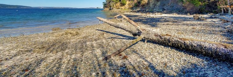 Others Waterfront PNW Escape w/ Deck & Beach Access!