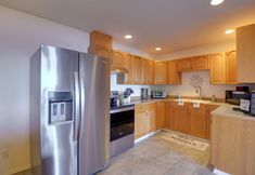 Others 7 Waterfront PNW Escape w/ Deck & Beach Access!