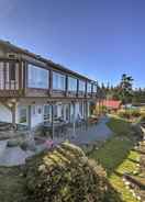 Imej utama Waterfront PNW Escape w/ Deck & Beach Access!