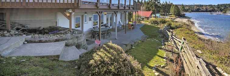 Others Waterfront PNW Escape w/ Deck & Beach Access!