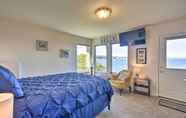 Others 4 Waterfront PNW Escape w/ Deck & Beach Access!