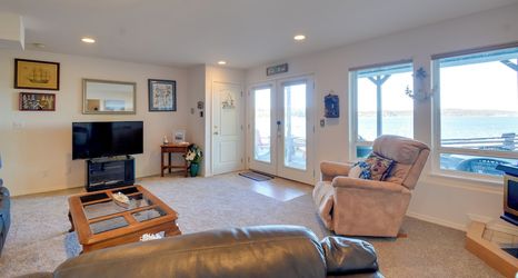 Others 2 Waterfront PNW Escape w/ Deck & Beach Access!