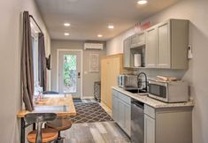 기타 5 Steps to Foothills Trail: Unique Carbonado Studio