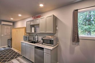 Others 4 Steps to Foothills Trail: Unique Carbonado Studio