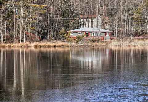 Others White Haven Lake Home w/ Kayaks & Cozy Fireplace!