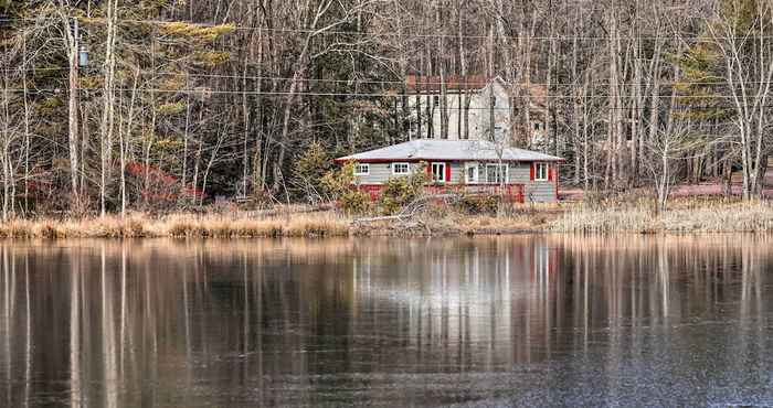 อื่นๆ White Haven Lake Home w/ Kayaks & Cozy Fireplace!