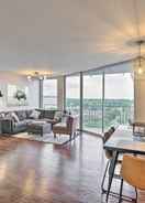 Imej utama 7th-floor Omaha Condo w/ Balcony & Park Views