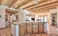 Lainnya 3 Arroyo Seco Adobe w/ Hot Tub Near Taos Ski Valley!