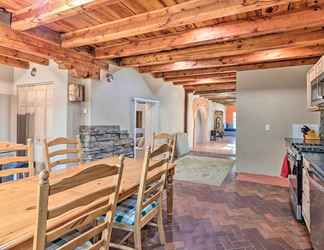 Lain-lain 2 Adobe Home w/ Courtyard < 2 Mi to Taos Plaza!