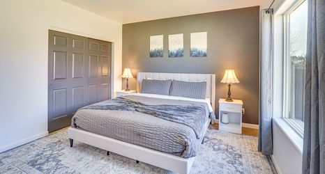 อื่นๆ 2 Charming Bend Home w/ Porch & Yard: Great Location