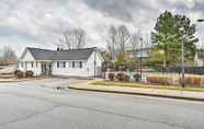 Lain-lain 6 Centrally Located Townhome in Greensboro!