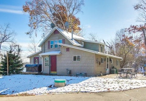 Khác Colorful Cottage w/ Porch - Steps to Long Lake!