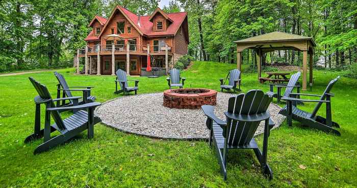 Others Classy Home w/ Hot Tub: Walk to Gilletts Lake