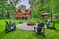 อื่นๆ Classy Home w/ Hot Tub: Walk to Gilletts Lake