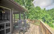 Lainnya 4 Cozy Monroe Cabin w/ Views, 4 Mi to Rice Mtn!