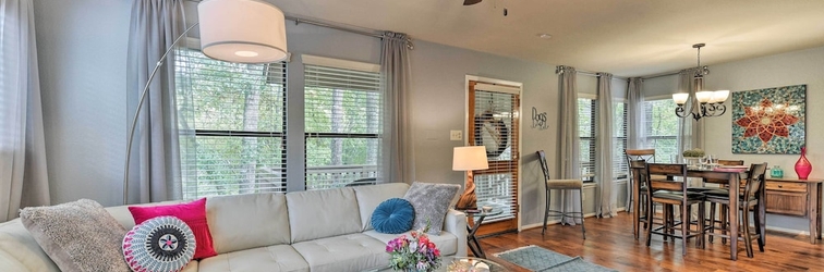 Lainnya Cozy Woodlands Townhome w/ Deck Near Market Street