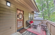 Lainnya 3 Cozy Woodlands Townhome w/ Deck Near Market Street