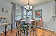 Lainnya 7 Cozy Woodlands Townhome w/ Deck Near Market Street