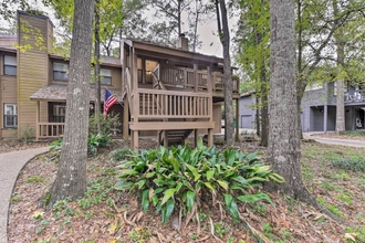 Others 4 Cozy Woodlands Townhome w/ Deck Near Market Street