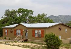 Others 5 Utopia Family Home w/ Mountain Viewing Deck!
