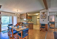 Others 6 Utopia Family Home w/ Mountain Viewing Deck!