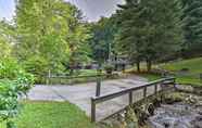 Lainnya 2 Charming Roan Mtn Cabin Across From Creek!