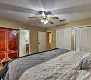 อื่นๆ 2 Pet-friendly Texas Getaway w/ Fenced-in Yard!