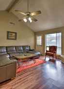 Imej utama Pet-friendly Texas Getaway w/ Fenced-in Yard!