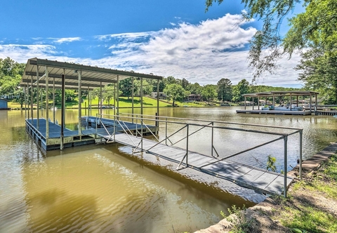 Others Lakefront Hot Springs Home w/ Updated Deck & Dock!