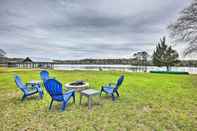 Lainnya Lakefront House w/ Boat Dock on Lake Conroe!