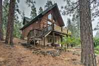 Lain-lain Luxurious Arnold Cabin w/ Fire Pit & Pet-friendly!