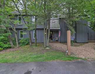 Others 2 Lake Harmony Townhome w/ Grill - Walk to Slopes!
