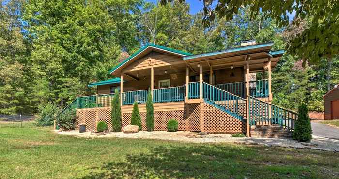 Lain-lain Murphy Cabin w/ Deck, Grill & Private Pond!