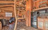 Others 5 Hand-crafted Creekside Treehouse With Grill!