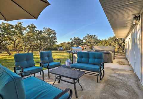 Lain-lain Quiet Haven w/ Hot Tub, 4 Mi to Canyon Lake!