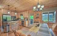 Others 3 Spacious Franklin Getaway w/ Deck + Mtn Views