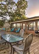 Imej utama Lakefront Azle Home w/ Private Beach & Dock!