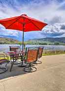 Imej utama Waterfront Lake Osoyoos Cottage w/ Beach & Patio!