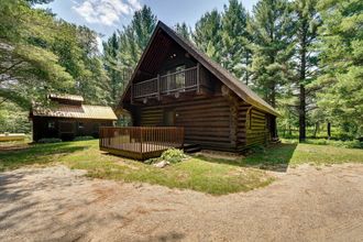 Lainnya 4 Secluded Log Cabin in NW Michigan: Fire Pit & Deck