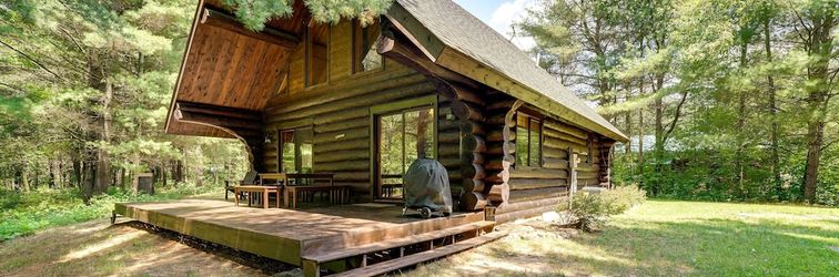 Lainnya Secluded Log Cabin in NW Michigan: Fire Pit & Deck