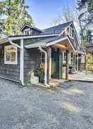 Imej utama Quaint Fox Island Cabin on 1 Acre of Woods!