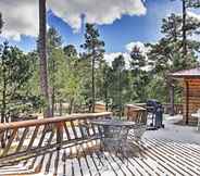 Others 6 Rustic Alto Cabin w/ Hot Tub, Deck & Fireplace!