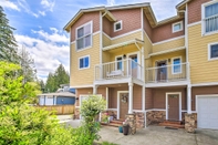 อื่นๆ Waterview Bonney Lake Townhome w/ Treehouse!