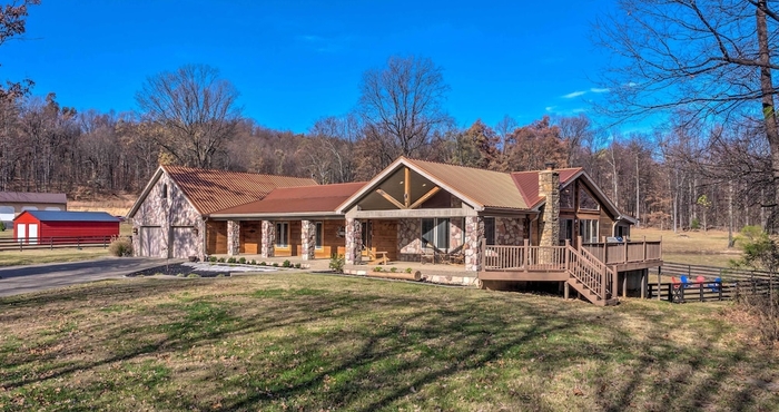 Lain-lain Spacious Coxs Creek Home on 22-acre Property!