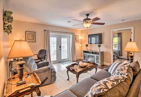 Others Bristol Escape w/ Patio, 2 Mi to Downtown!