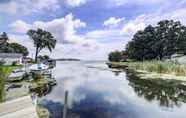 Lain-lain 2 Charming Lake Winnebago Retreat: Dock & View!