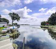 อื่นๆ 2 Charming Lake Winnebago Retreat: Dock & View!